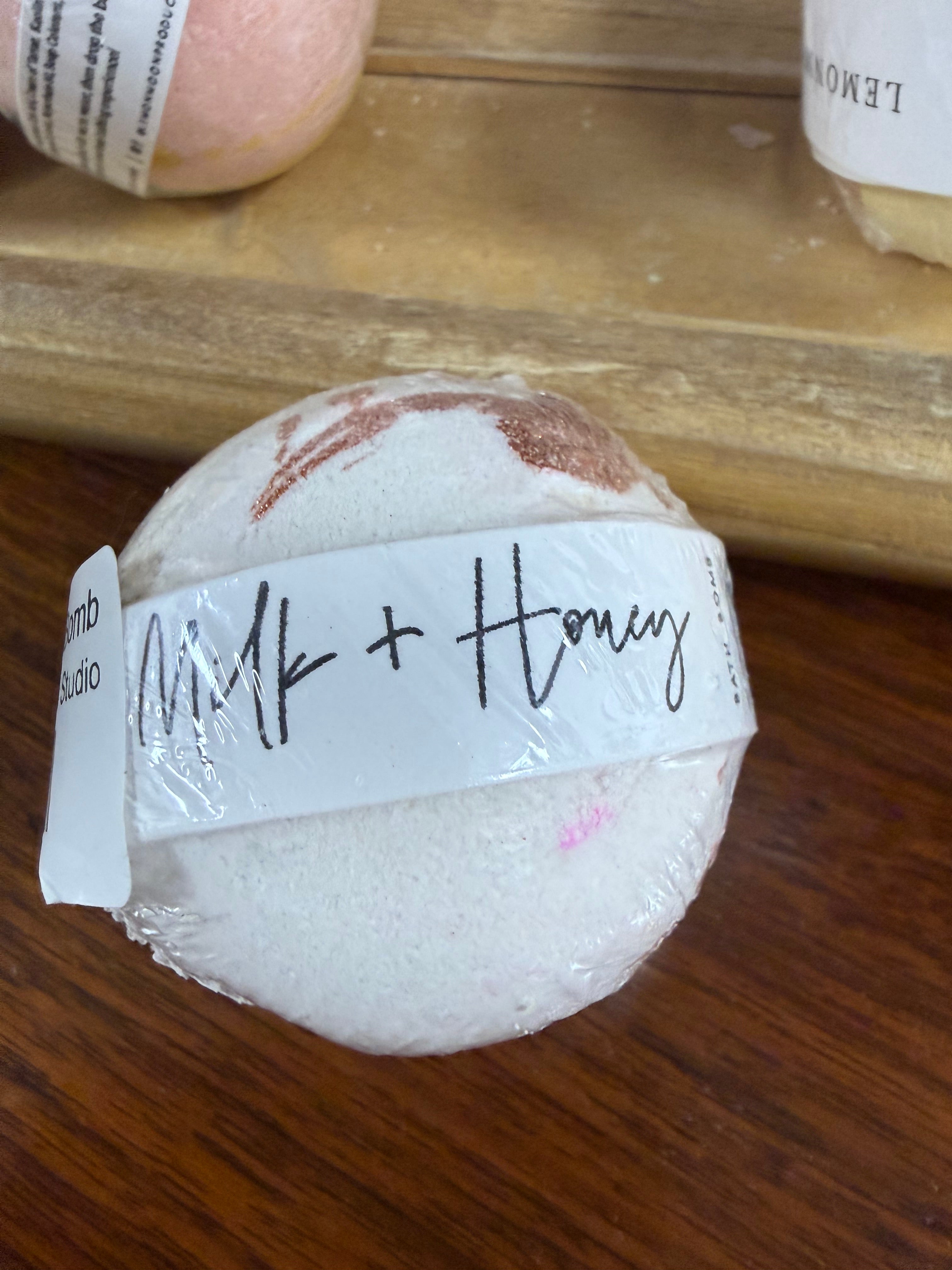 LemonMoon-Bath Bomb-Milk & Honey
