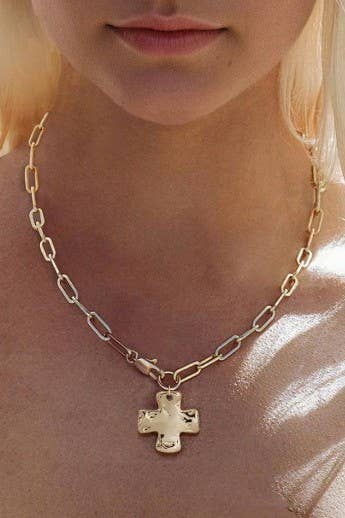 NOTABLE HAMMERED CROSS FRONT TOGGLE NECKLACE | 40NK9666: GOLD