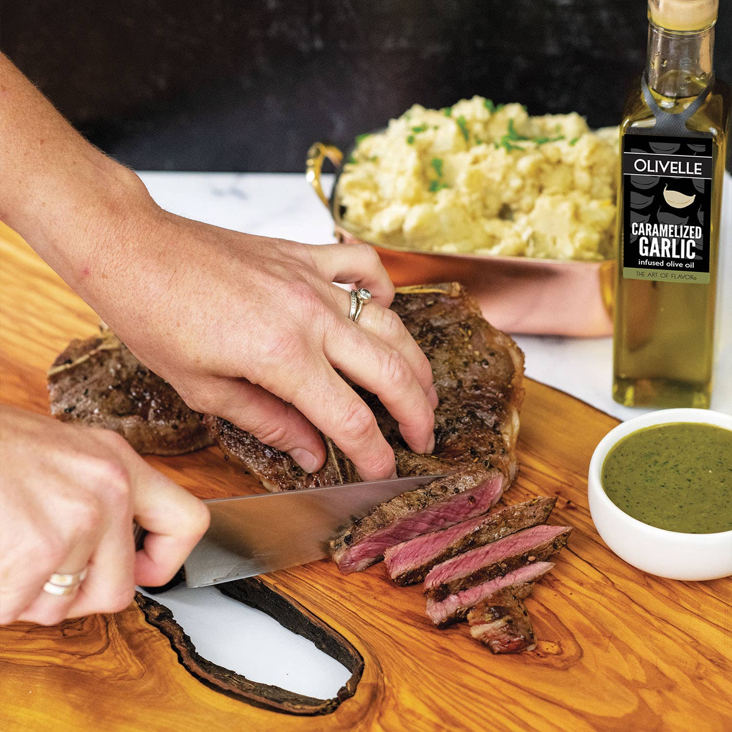 CARAMELIZED GARLIC INFUSED OLIVE OIL : 250ml